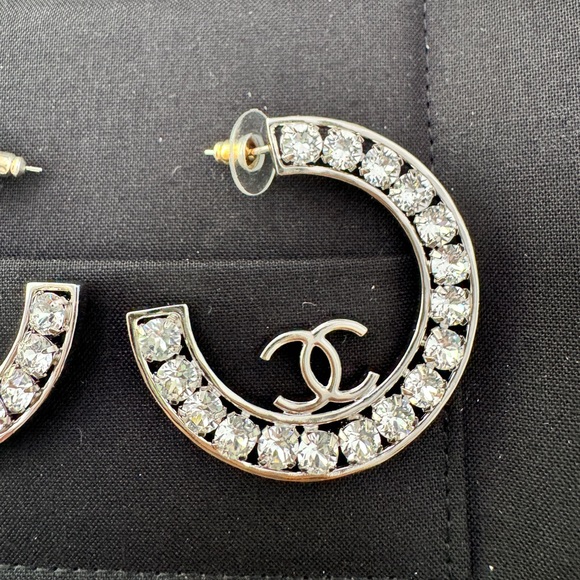 23A CHANEL SILVER CC LOGO LARGE CRYSTALS CRYSTAL METAL XL HOOP HOOPS EARRINGS - Picture 4 of 16